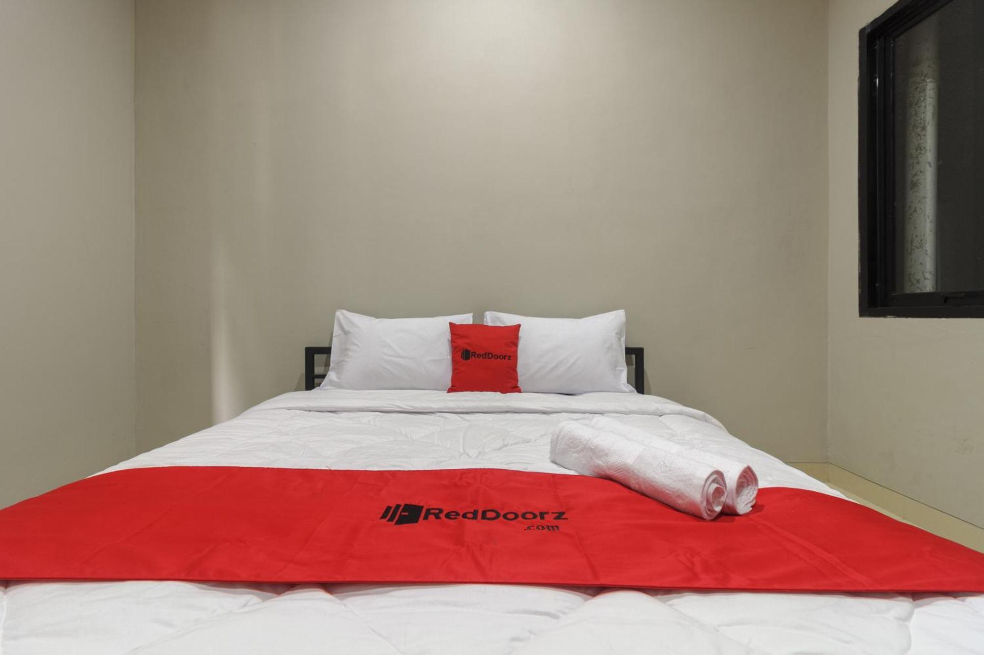 Reddoorz Near Puri Indah Mall 雅加达 外观 照片
