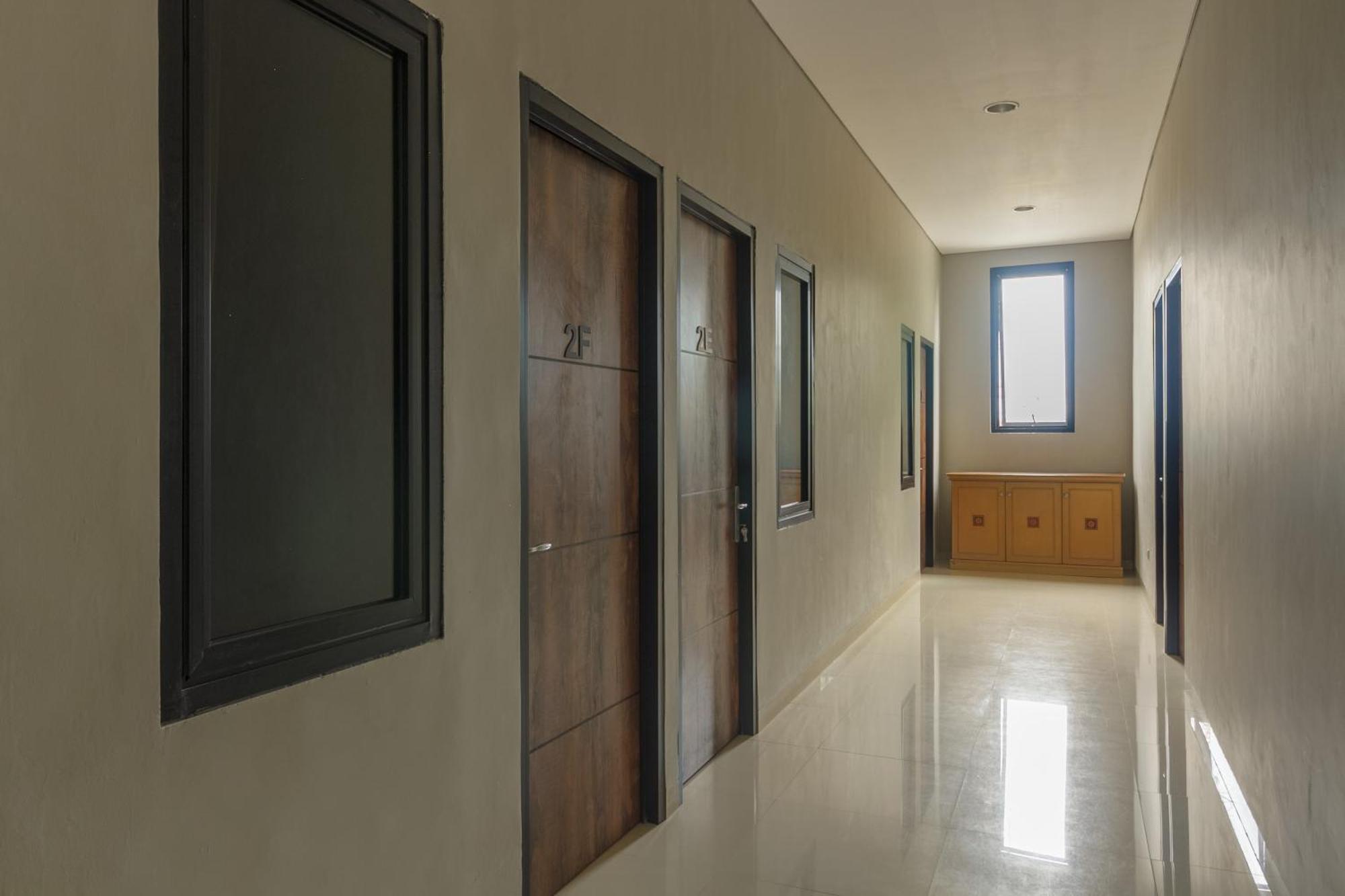 Reddoorz Near Puri Indah Mall 雅加达 外观 照片