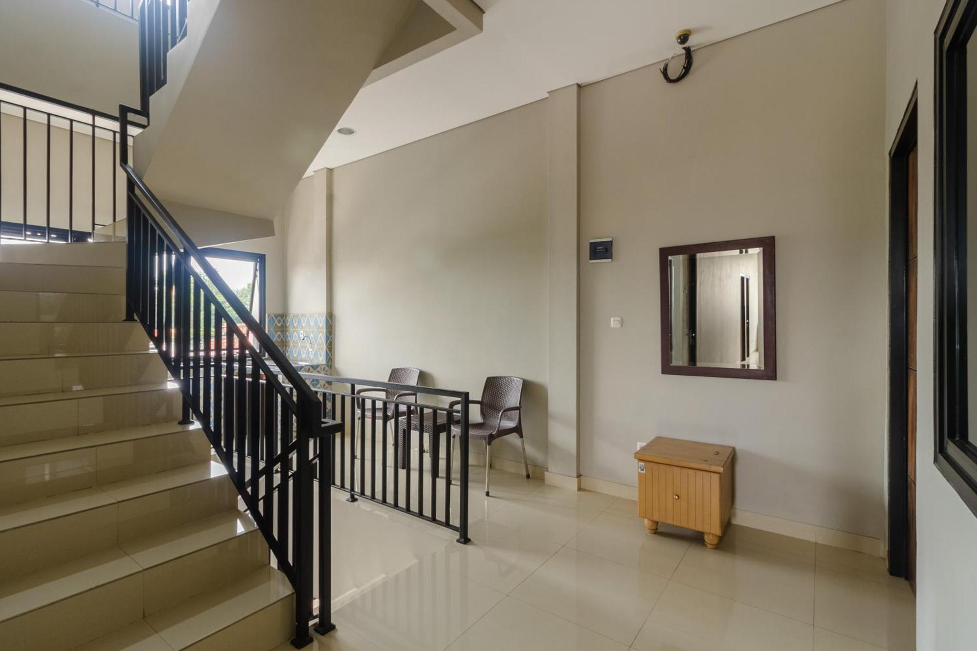 Reddoorz Near Puri Indah Mall 雅加达 外观 照片