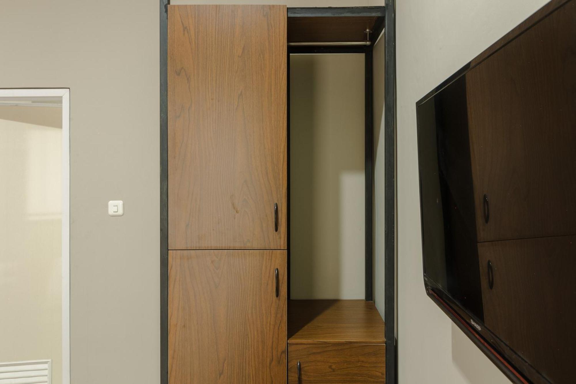 Reddoorz Near Puri Indah Mall 雅加达 外观 照片