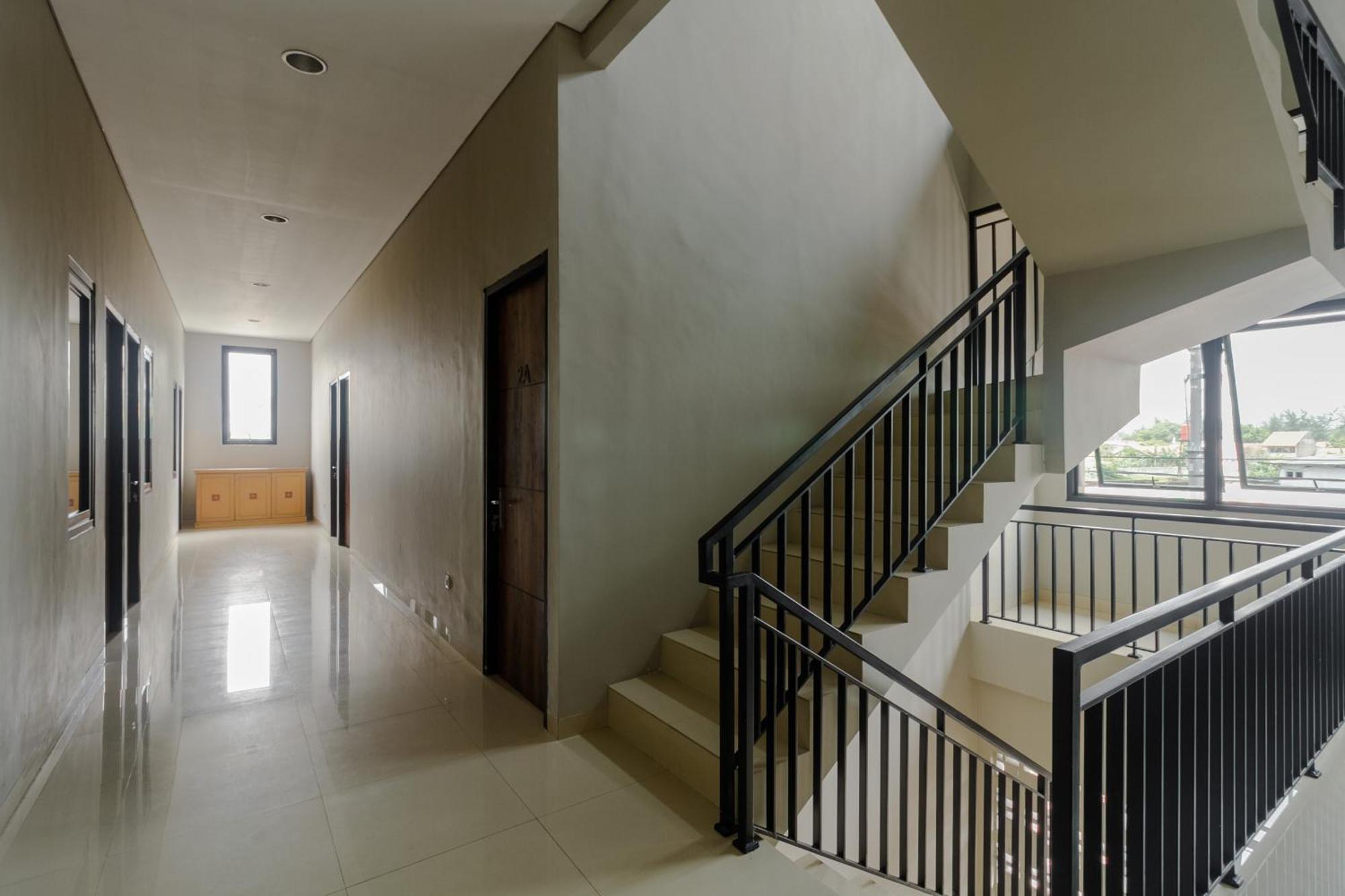 Reddoorz Near Puri Indah Mall 雅加达 外观 照片