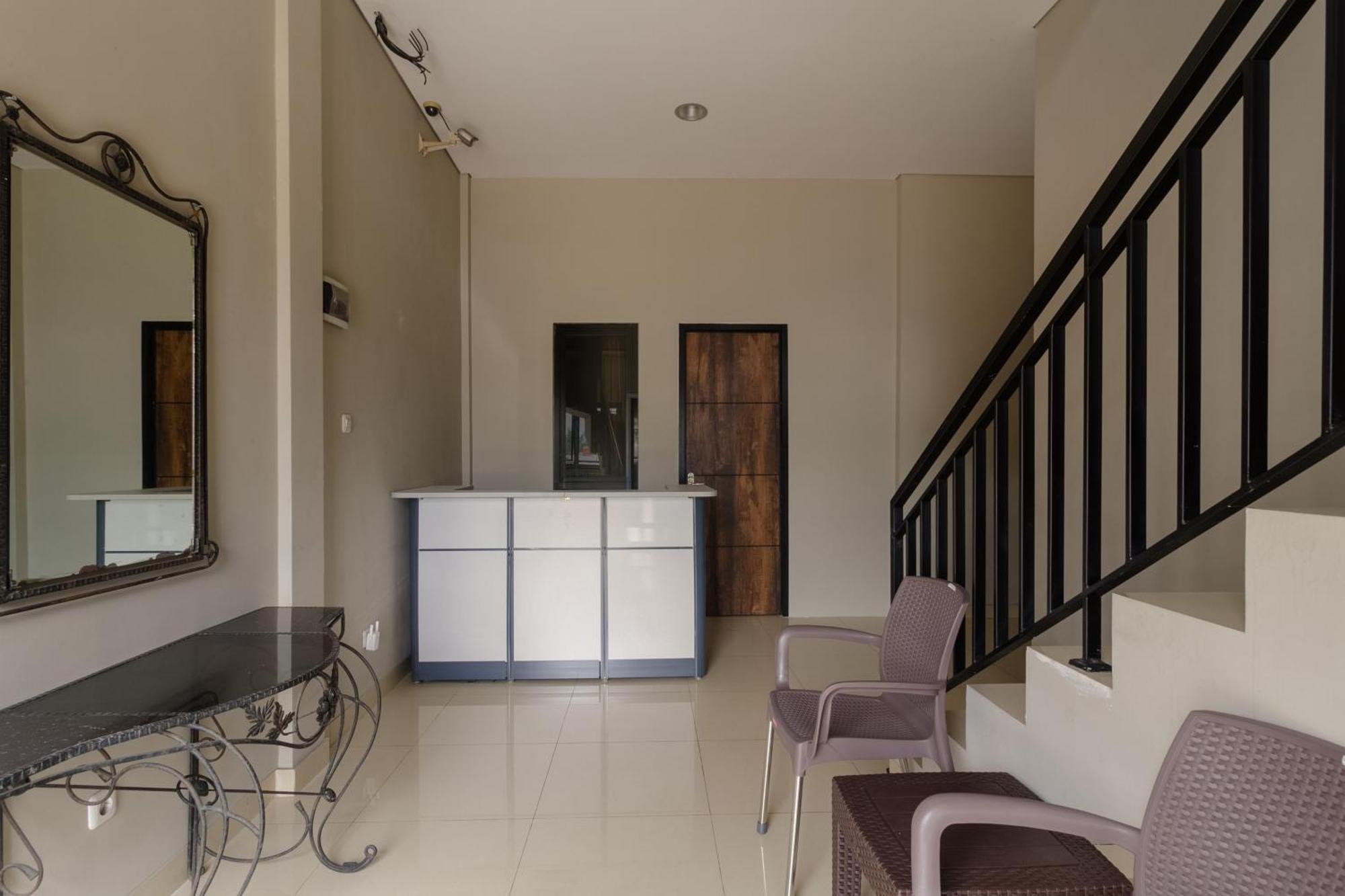 Reddoorz Near Puri Indah Mall 雅加达 外观 照片