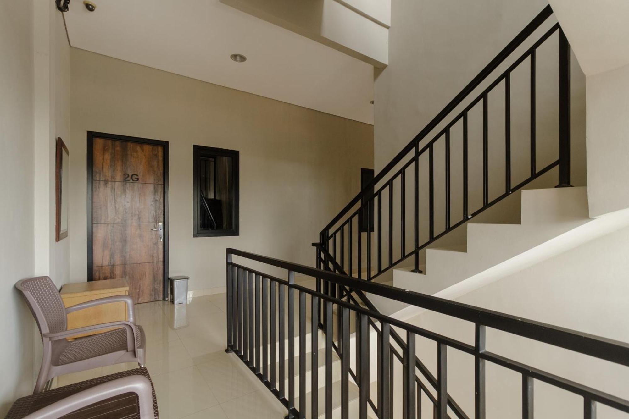 Reddoorz Near Puri Indah Mall 雅加达 外观 照片