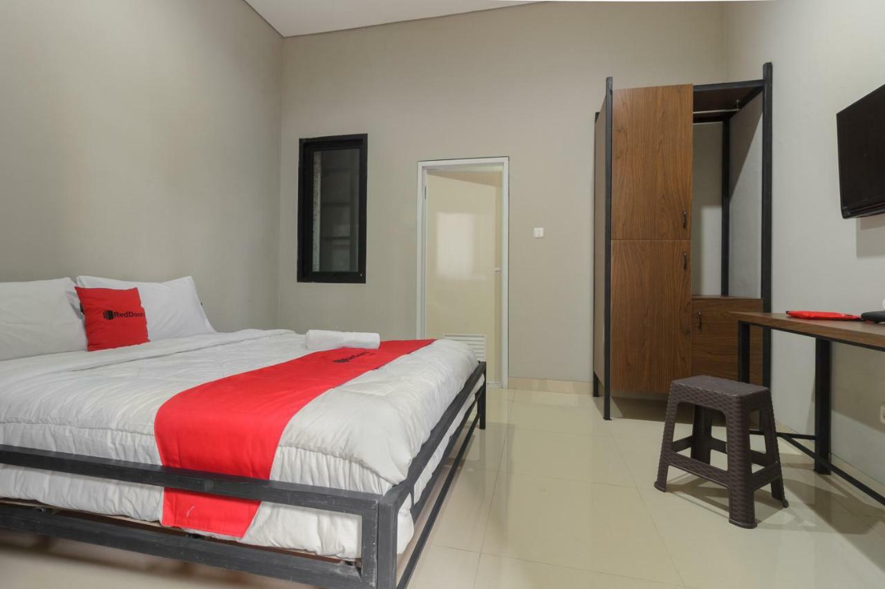 Reddoorz Near Puri Indah Mall 雅加达 外观 照片