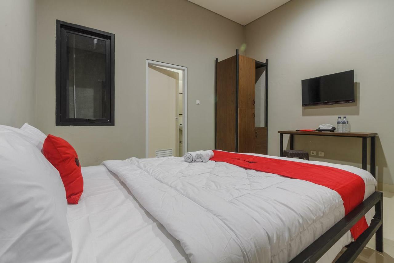 Reddoorz Near Puri Indah Mall 雅加达 外观 照片